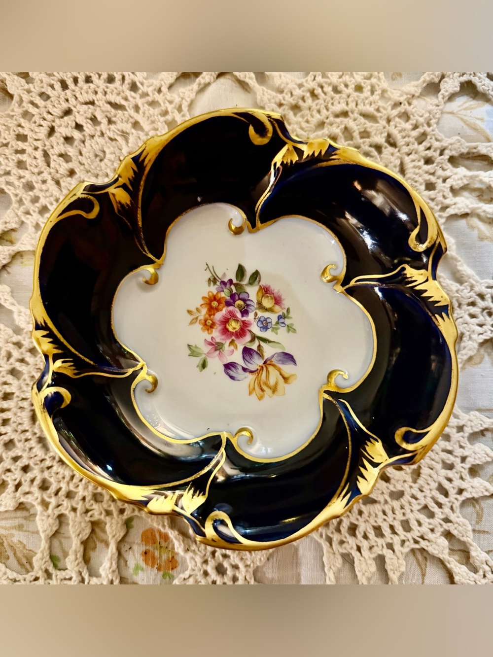 Vintage JLMENAU Graf von Henneberg Echt Kobalt Porcelain bowl